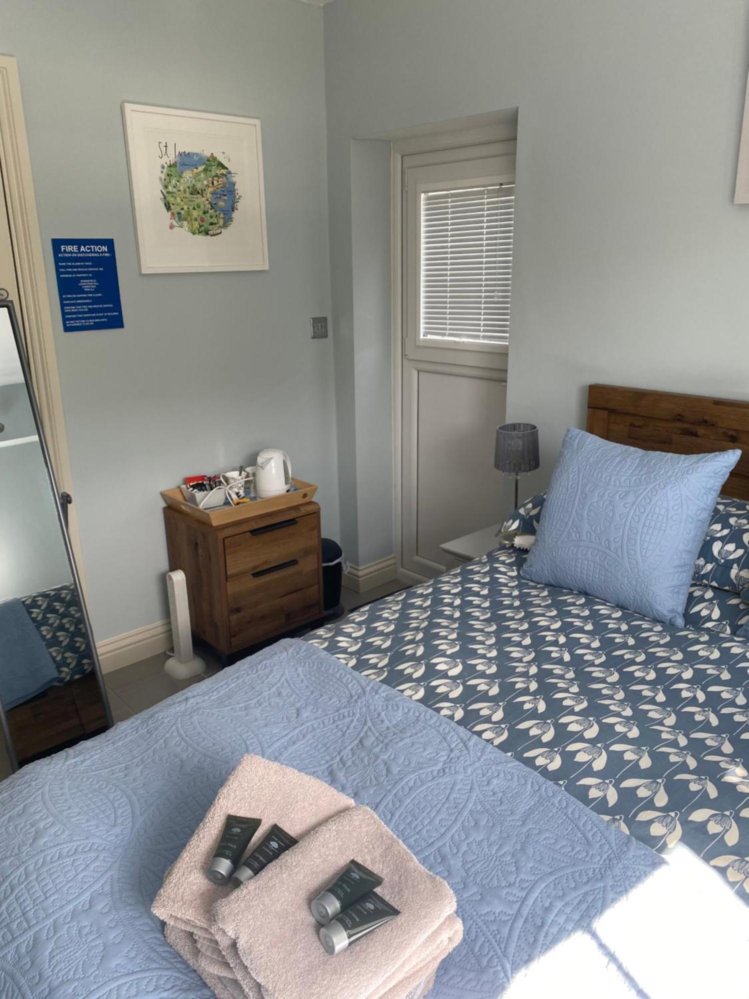 Downsfield Bed And Breakfast St Ives Exteriör bild